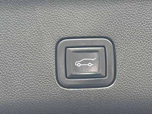 Used 2024 Cadillac Escalade Luxury AWD/4WD image 12