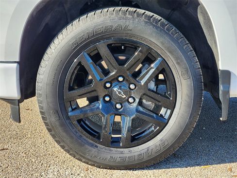 Used 2024 Chevrolet Silverado 1500 Custom image 12
