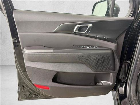 Used 2025 Kia Carnival SX w/ SX Dark Edition Package FWD image 12