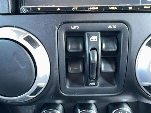 Used 2014 Jeep Wrangler Unlimited Sahara image 20