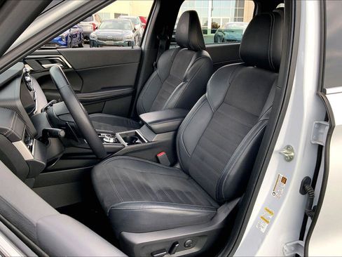 Used 2023 Mitsubishi Outlander SE AWD/4WD image 23