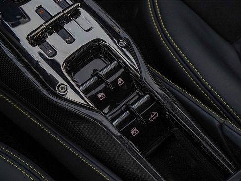 Used 2023 Ferrari SF90 Spider image 34