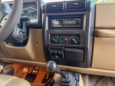 Used 2000 Jeep Wrangler Sahara AWD/4WD image 42