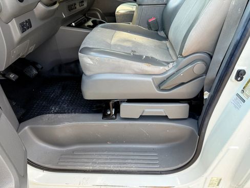 Used 2015 Nissan NV 2500 SV w/ Side & Curtain Airbag Package image 18