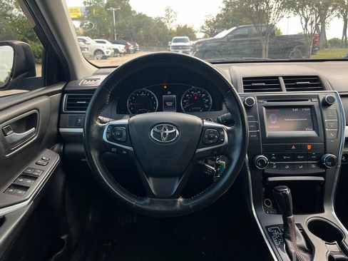 Used 2015 Toyota Camry SE w/ Moonroof Package FWD image 14