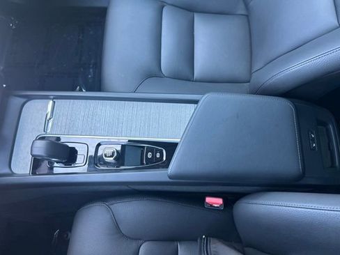 Certified 2025 Volvo XC60 B5 Plus AWD/4WD image 27