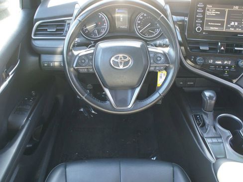 Used 2023 Toyota Camry SE image 5