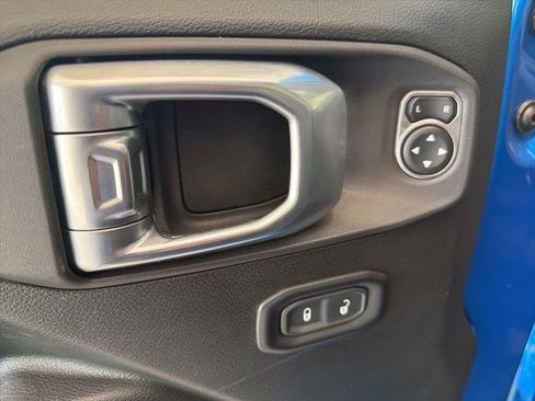 Used 2023 Jeep Wrangler Unlimited AWD/4WD image 15