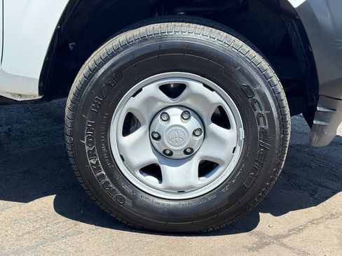Used 2017 Toyota Tacoma SR RWD image 6