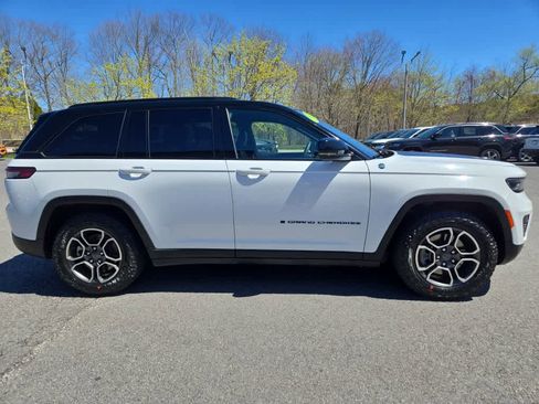 Used 2022 Jeep Grand Cherokee Trailhawk AWD/4WD image 3