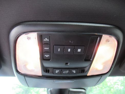 Used 2024 Dodge Durango GT RWD image 29