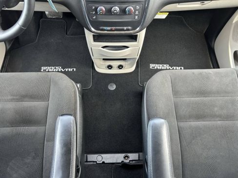 Used 2015 Dodge Grand Caravan American Value Package w/ UConnect Hands-Free Group FWD image 13