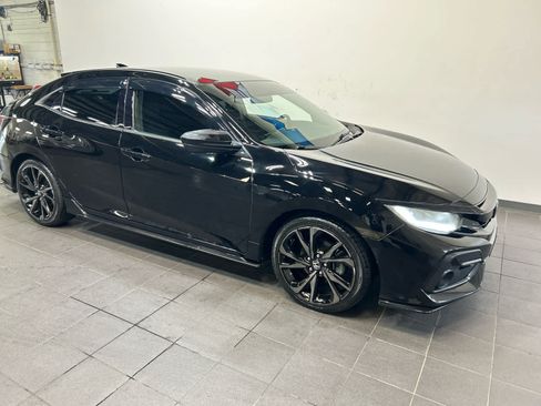 Used 2017 Honda Civic Sport image 2
