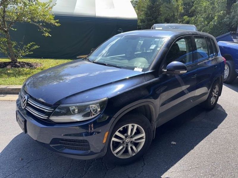 Used 2014 Volkswagen Tiguan S image 1