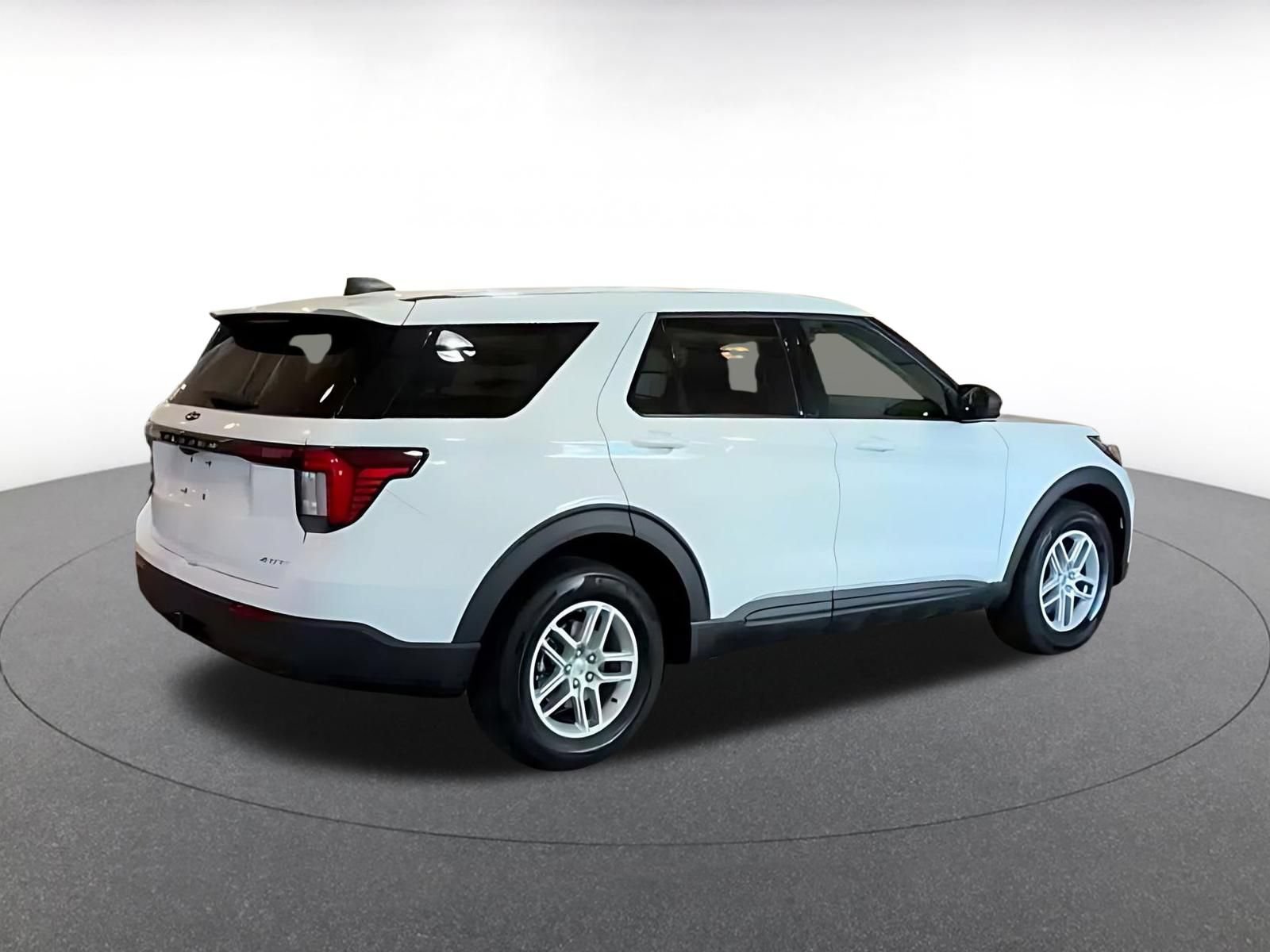 Used 2026 Ford Explorer Active AWD/4WD image 12