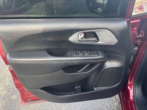 Used 2020 Chrysler Pacifica Touring w/ Advanced Safetytec Group image 11