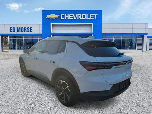 New 2026 Chevrolet Equinox EV LT image 2