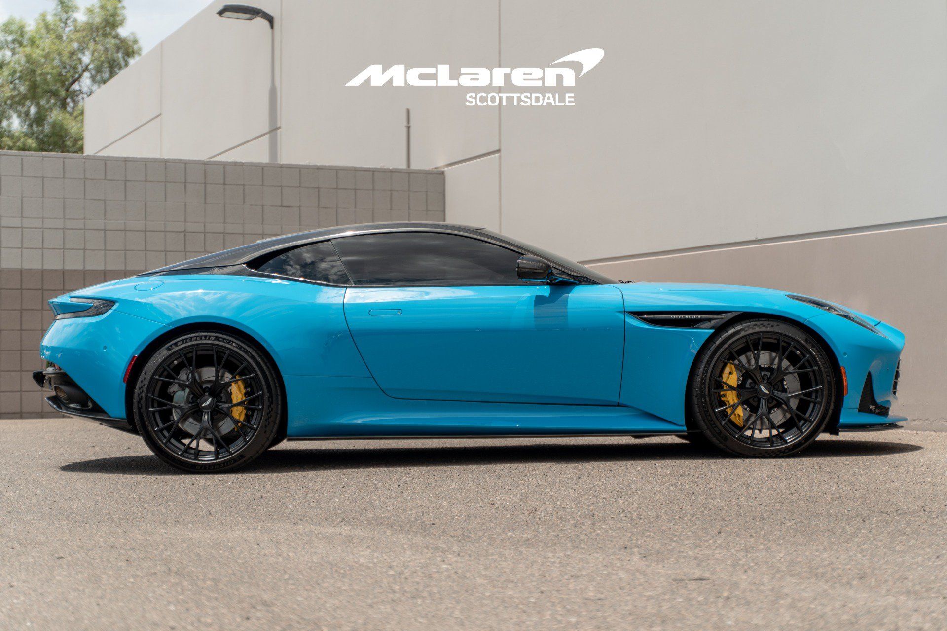 Used 2024 Aston Martin DB12 Coupe RWD image 8