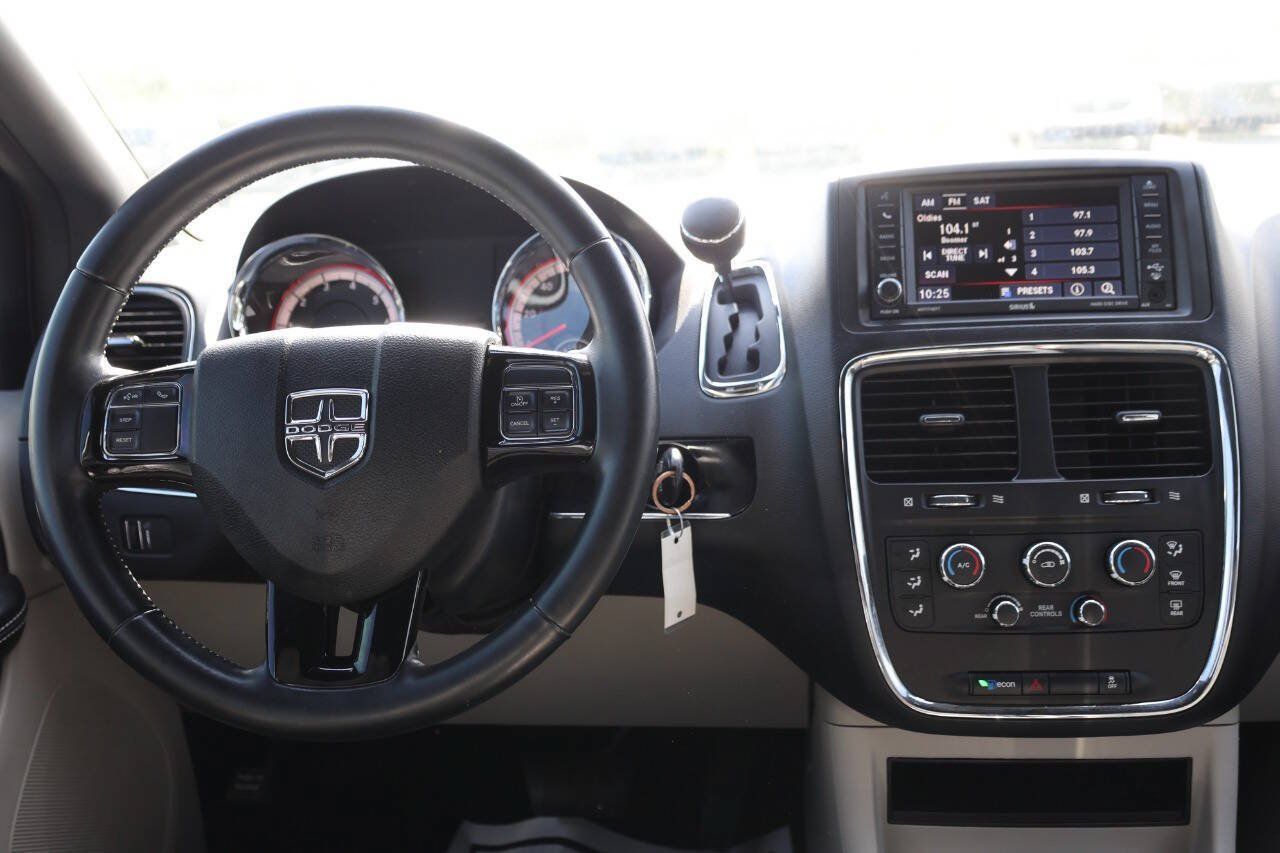 Used 2017 Dodge Grand Caravan SXT FWD image 25