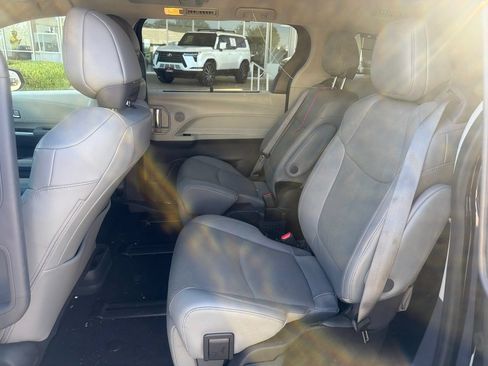 Used 2023 Toyota Sienna Limited AWD/4WD image 5