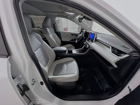 Used 2024 Toyota RAV4 XLE Premium image 31