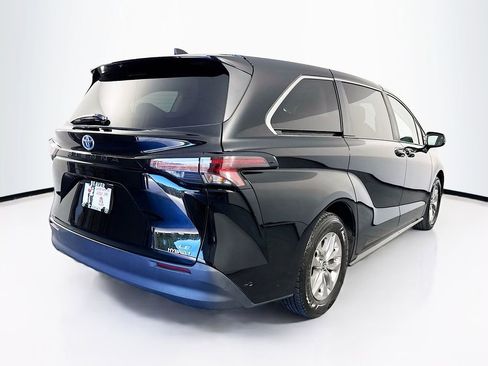 Used 2024 Toyota Sienna LE image 10