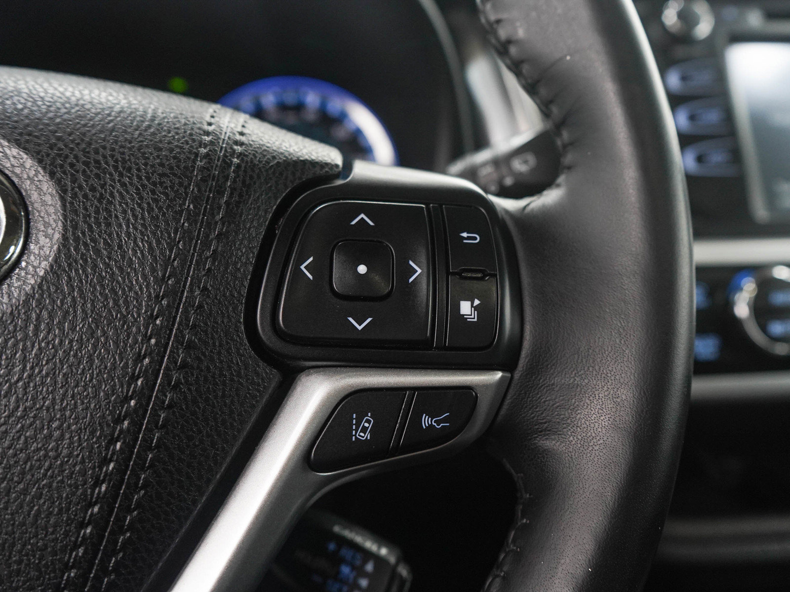 Used 2018 Toyota Highlander XLE AWD/4WD image 27