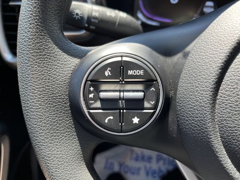 Used 2025 Kia Soul LX w/ LX Technology Package FWD image 18