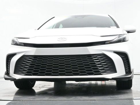 Used 2025 Toyota Camry SE image 42