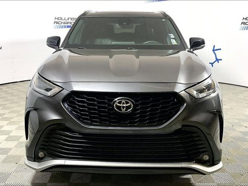 Used 2021 Toyota Highlander XSE FWD image 2