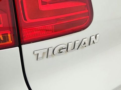 Used 2017 Volkswagen Tiguan Sport FWD image 13