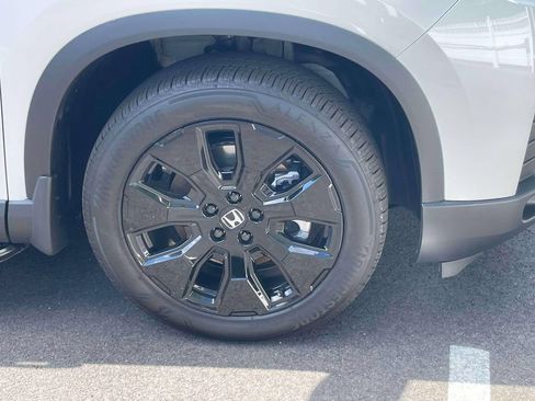 Certified 2026 Honda Pilot Black Edition image 8