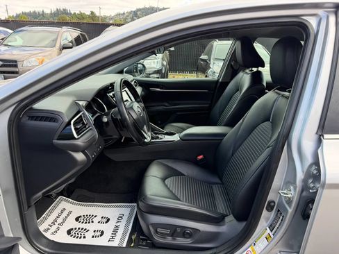 Used 2018 Toyota Camry SE FWD image 9