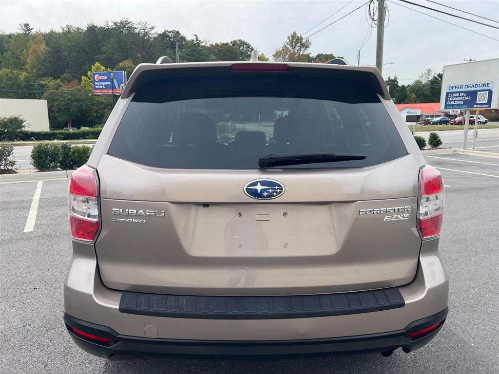 Used 2016 Subaru Forester 2.5i Limited AWD/4WD image 5