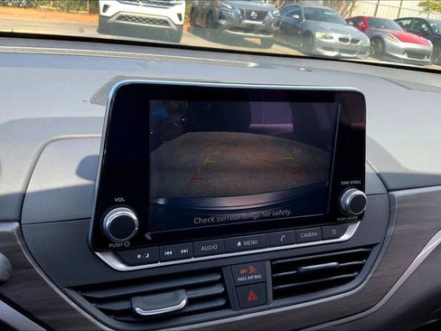 Used 2024 Nissan Altima 2.5 SV image 11