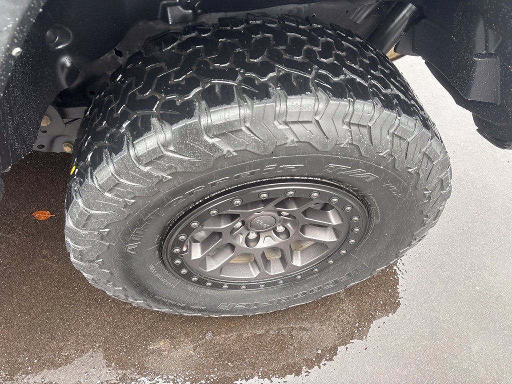 Used 2021 Jeep Wrangler Unlimited Rubicon w/ Xtreme Recon 35" Tire Package AWD/4WD image 14