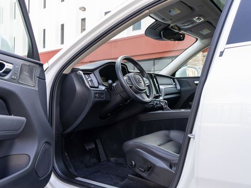 Used 2019 Volvo XC60 T6 Momentum w/ Advanced Package image 14