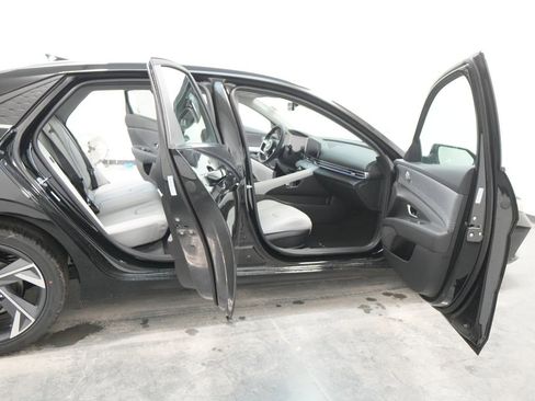 New 2026 Hyundai Elantra Limited image 27