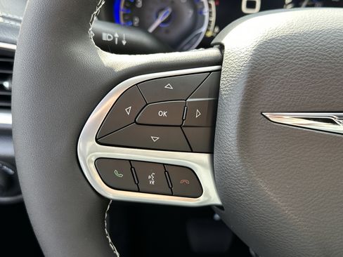 New 2026 Chrysler Pacifica Limited w/ Uconnect Theater Family Group image 8