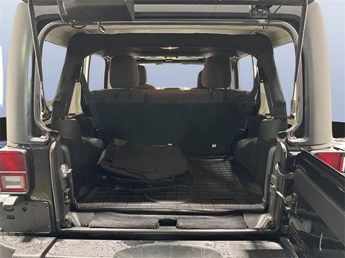 Used 2018 Jeep Wrangler Unlimited Sport S image 10