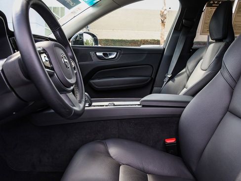 Used 2025 Volvo XC60 B5 Plus image 17