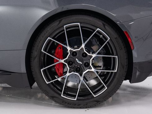 Used 2025 Aston Martin Vanquish RWD image 34