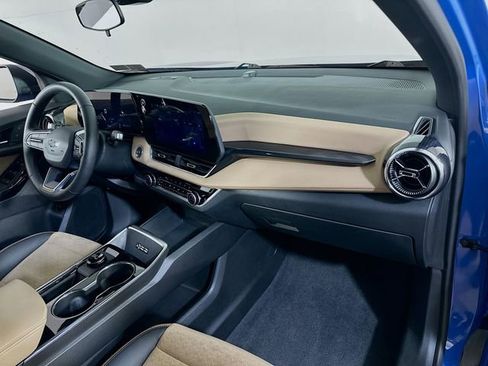 Used 2025 Chevrolet Equinox ACTIV image 10