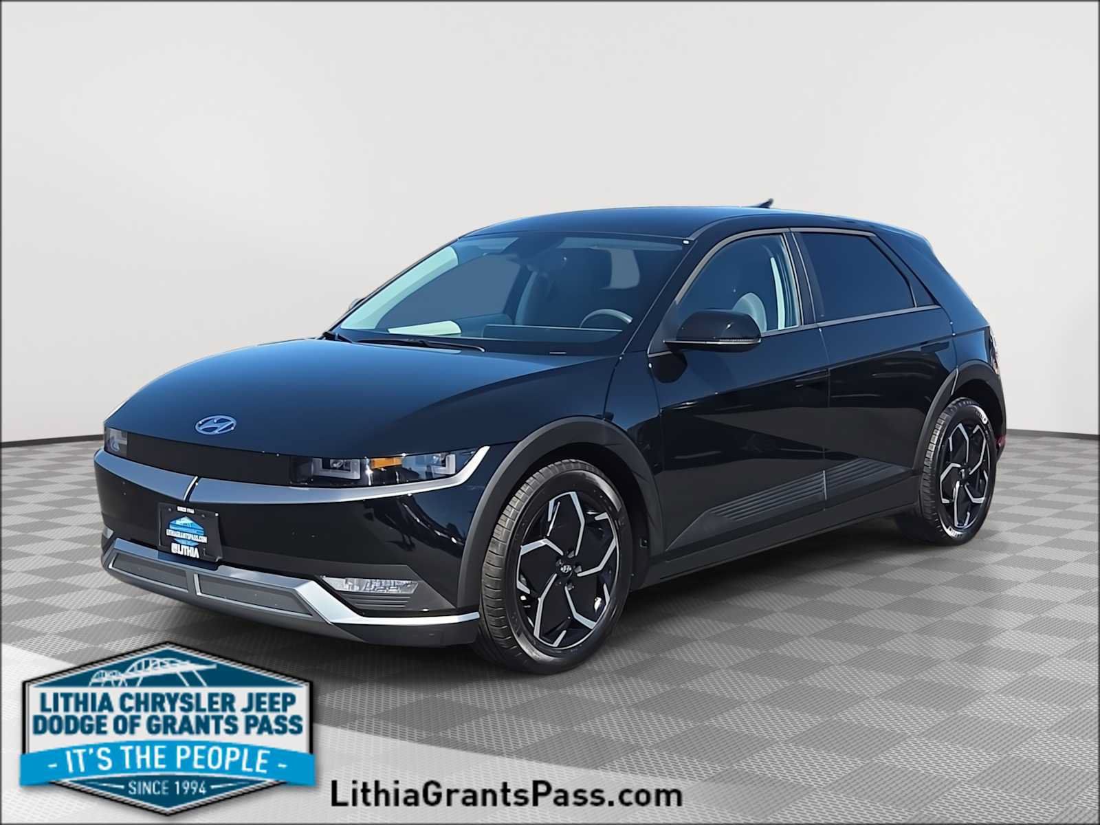Used 2024 Hyundai Ioniq 5 SE RWD image 1