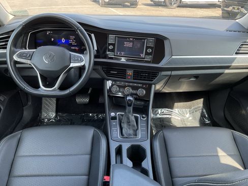 Used 2024 Volkswagen Jetta SE FWD image 16