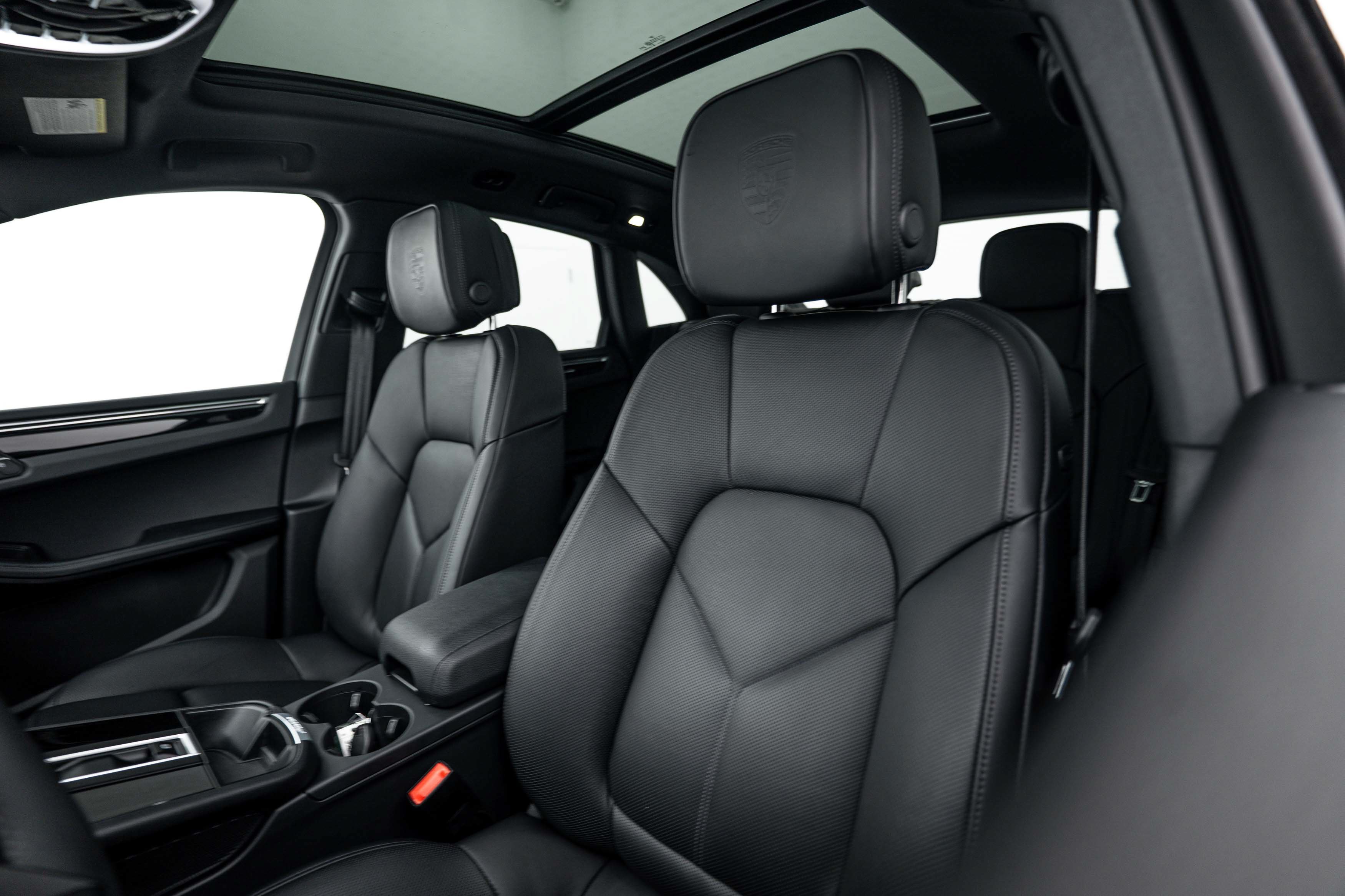 Certified 2026 Porsche Macan AWD/4WD image 19