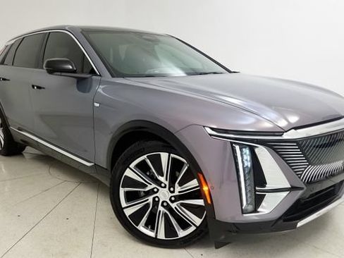 Used 2024 Cadillac Lyriq Luxury AWD/4WD image 16