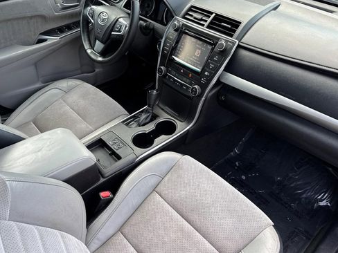 Used 2015 Toyota Camry XSE w/ Moonroof Package image 32