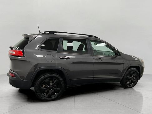 Used 2016 Jeep Cherokee Latitude w/ Comfort/Convenience Group AWD/4WD image 3