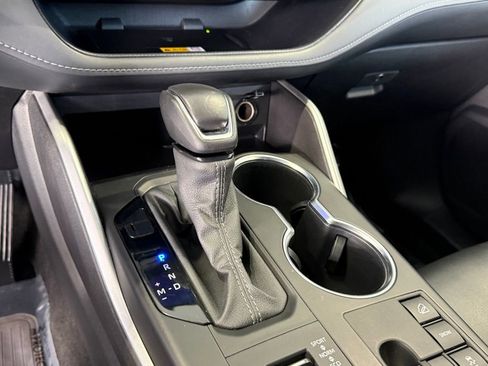 Used 2024 Toyota Highlander XLE image 30